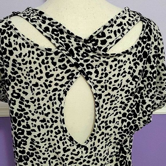 XXI Black & Gray Leopard Print Crossed Back Flowy Soft Knit Top - Picture 6 of 8